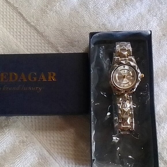 Your best offer? Bundle well-design watch&2 sunglasses, brand new main image 5